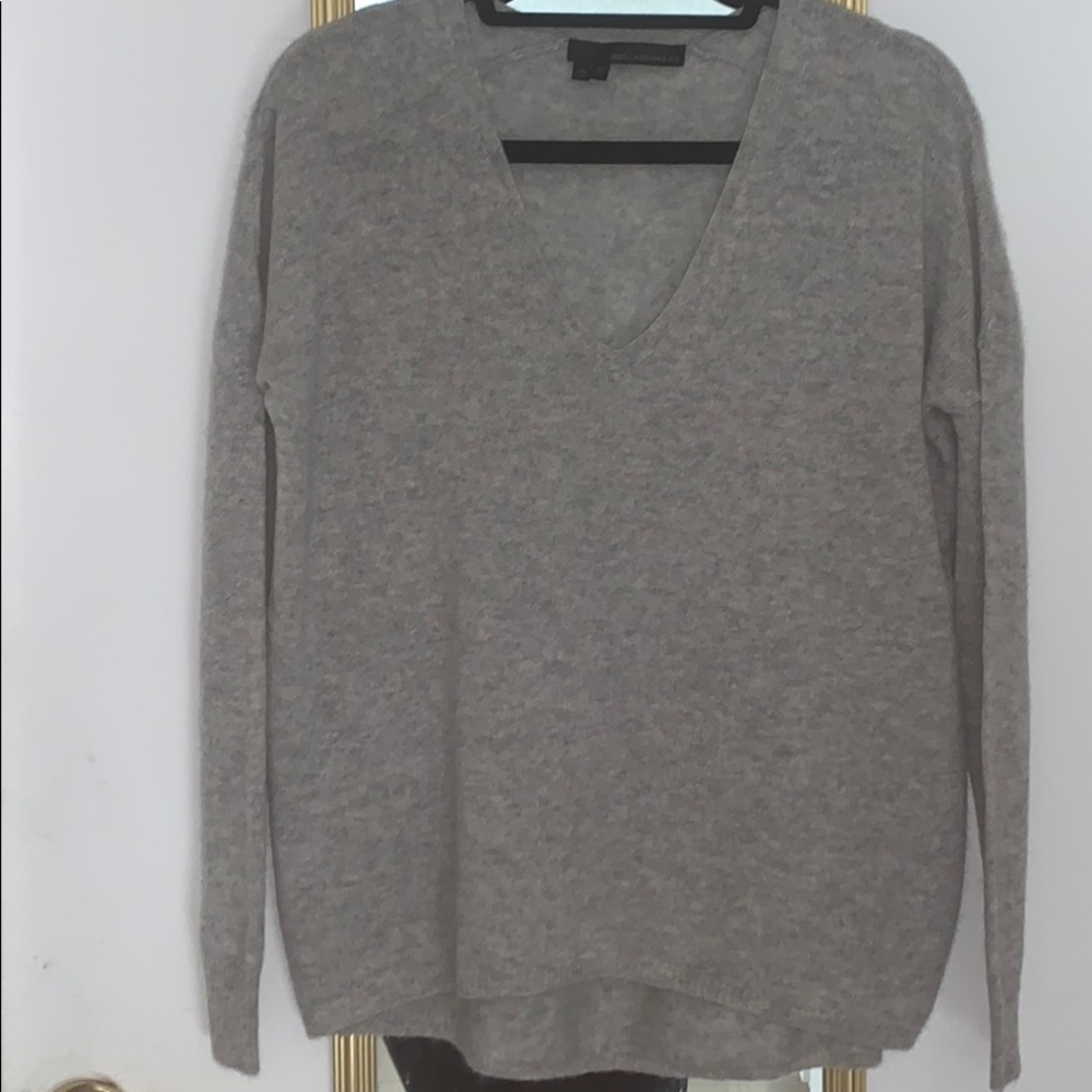 360 Cashmere V-Neck sweater